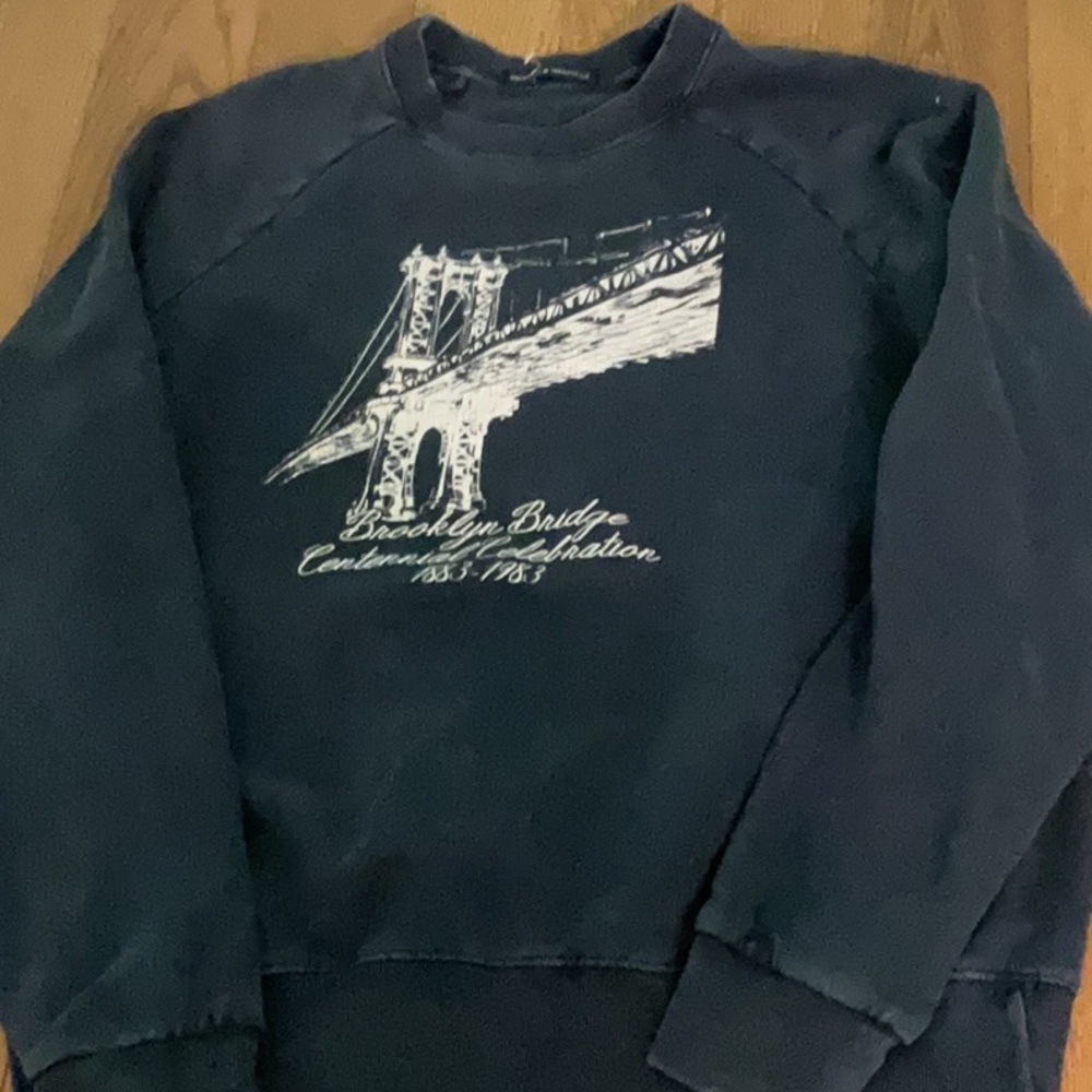 BRANDY MELVILLE women’s Brooklyn bridge crewneck